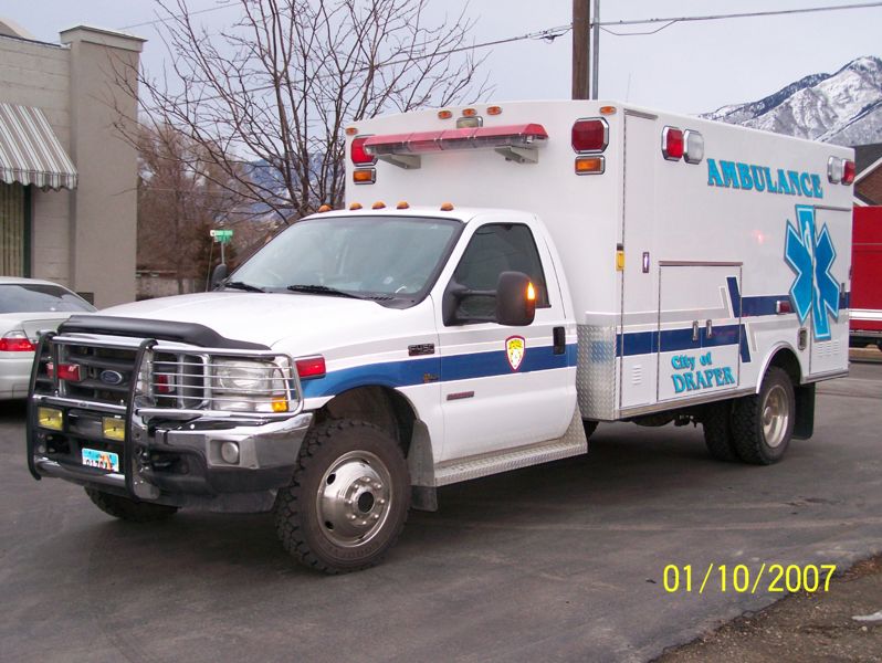 File:Medic Ambulance 105-3.jpg
