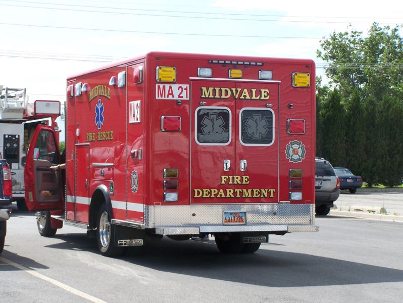File:Medic Ambulance 21-2.jpg