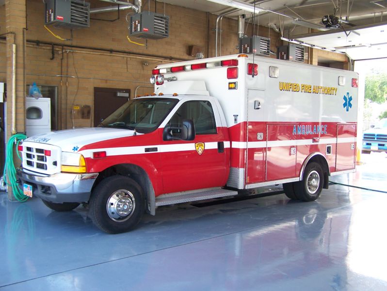 File:UFA Ambulance 1-4.jpg